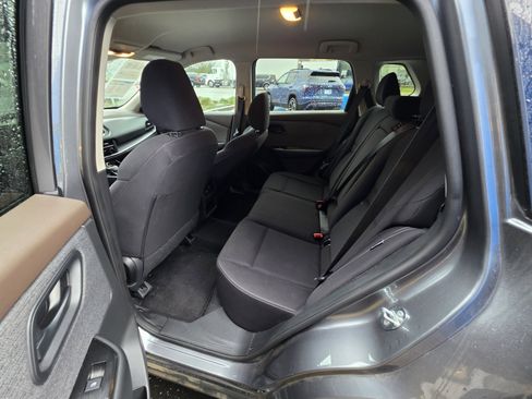 Used 2023 Nissan Rogue S image 19