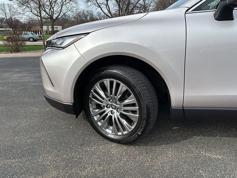 Used 2023 Toyota Venza Limited image 5