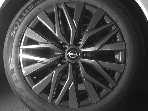 Used 2025 Nissan Altima 2.5 SV FWD image 15