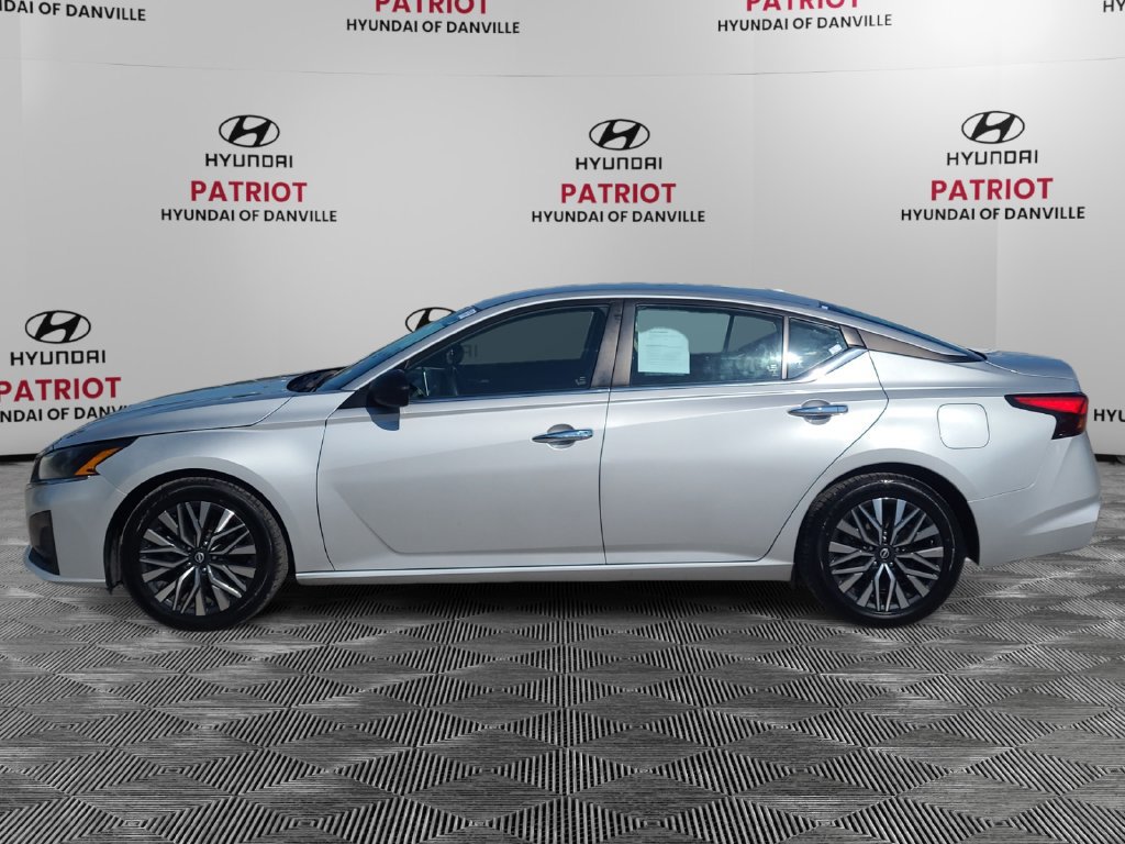Used 2024 Nissan Altima 2.5 SV FWD image 6