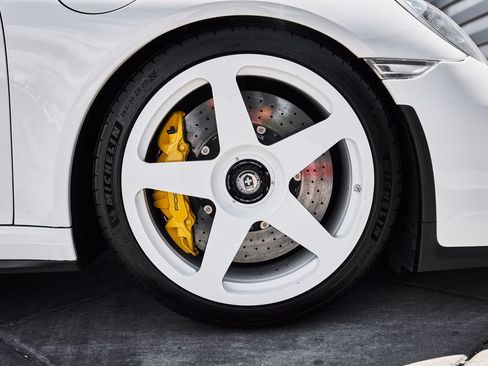 Used 2018 Porsche 911 GT3 RWD image 23