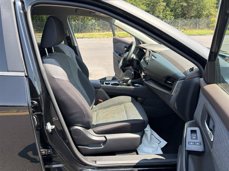 Used 2023 Nissan Rogue SV AWD/4WD image 13