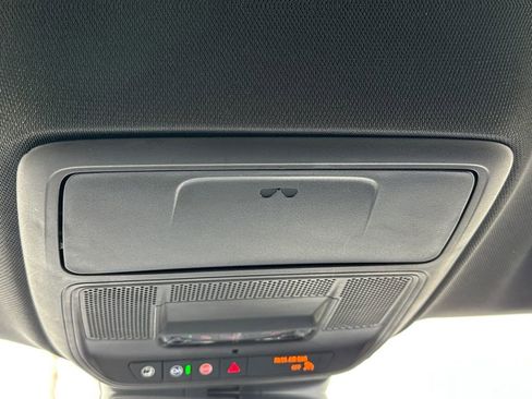 Used 2024 Chevrolet Traverse LT image 19