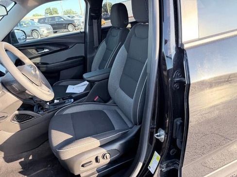 Used 2023 Chevrolet TrailBlazer LT w/ Convenience Package FWD image 9