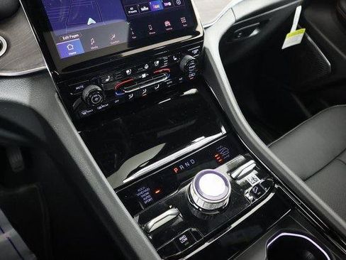 New 2025 Jeep Grand Cherokee Overland image 12