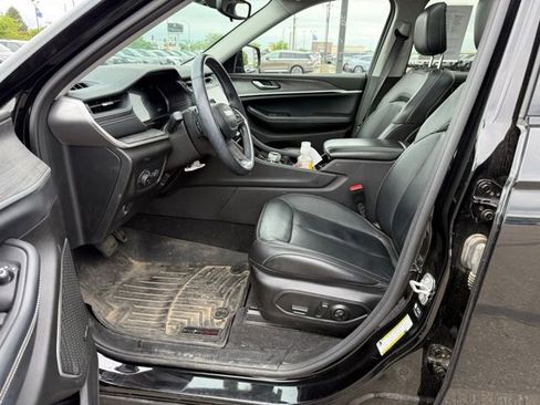 Used 2022 Jeep Grand Cherokee L Limited w/ Black Appearance Package AWD/4WD image 2