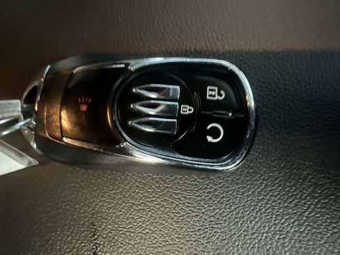 Used 2025 Buick Envista Sport Touring w/ Advanced Safety Package FWD image 28