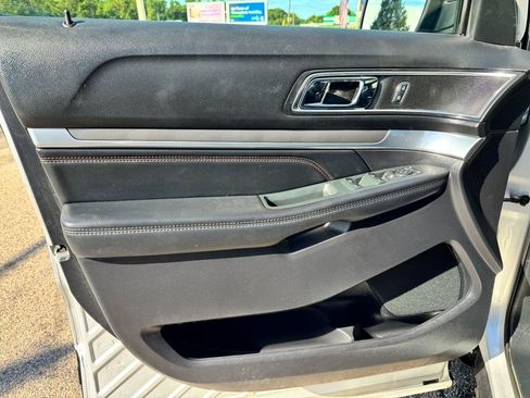 Used 2019 Ford Explorer Sport image 9
