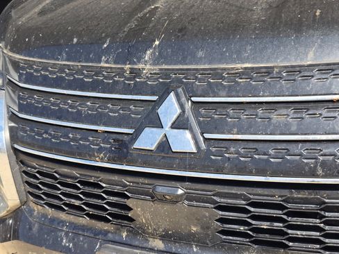 Used 2023 Mitsubishi Outlander SE FWD image 4