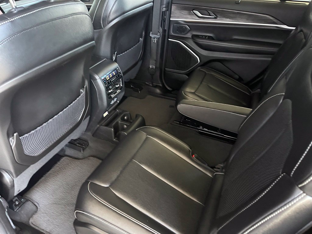 Used 2023 Jeep Grand Cherokee L Limited w/ Luxury Tech Group II AWD/4WD image 11