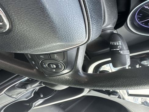 Used 2019 Toyota Camry SE image 23