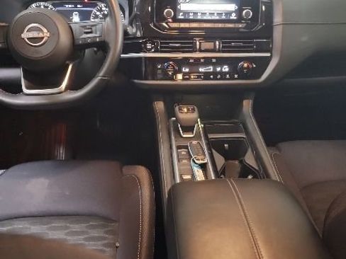 Used 2025 Nissan Pathfinder SV FWD image 5