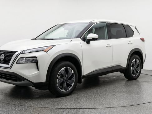 Used 2024 Nissan Rogue SV FWD image 3