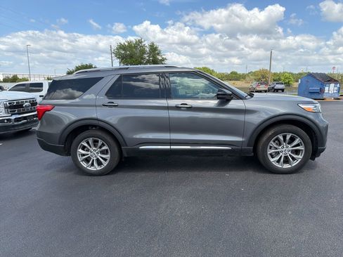 Used 2023 Ford Explorer Limited w/ Limited Technology Package image 3