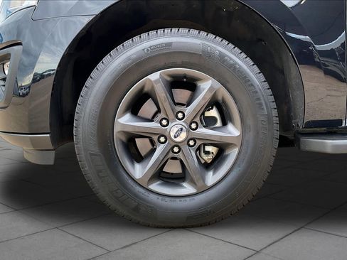 Used 2019 Ford Expedition XLT w/ Equipment Group 202A AWD/4WD image 10
