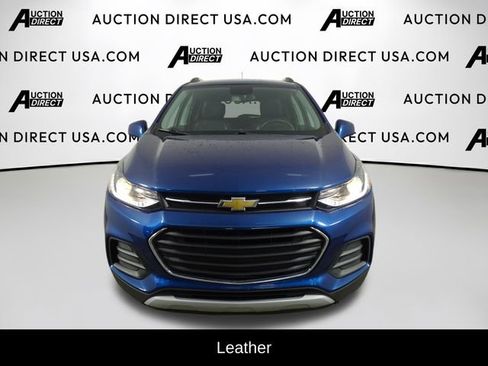 Used 2020 Chevrolet Trax LT w/ LT Convenience Package image 3