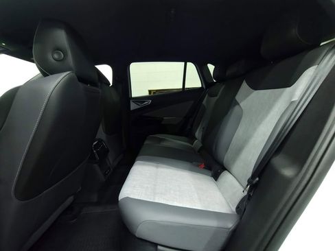 New 2026 Volkswagen ID.4 Pro image 32