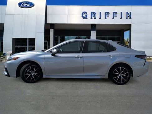 Used 2023 Toyota Camry SE w/ Convenience Package image 10