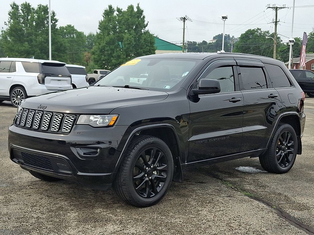 Used 2022 Jeep Grand Cherokee Laredo X AWD/4WD image 4