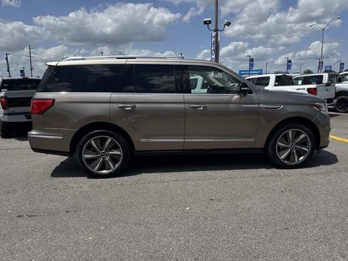Used 2019 Lincoln Navigator Reserve AWD/4WD image 4