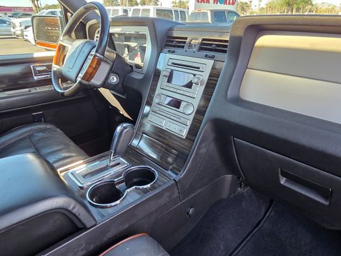 Used 2007 Lincoln Navigator 2WD image 33