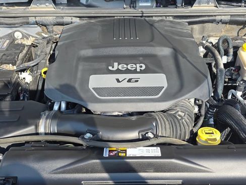 Used 2015 Jeep Wrangler Unlimited Sport w/ Quick Order Package 24S AWD/4WD image 11