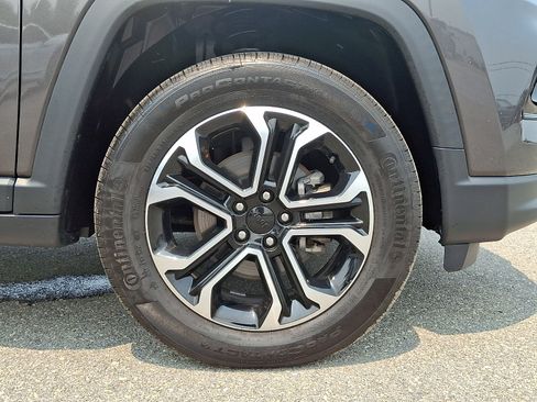 Used 2022 Jeep Compass Limited w/ Sun and Sound Group AWD/4WD image 9