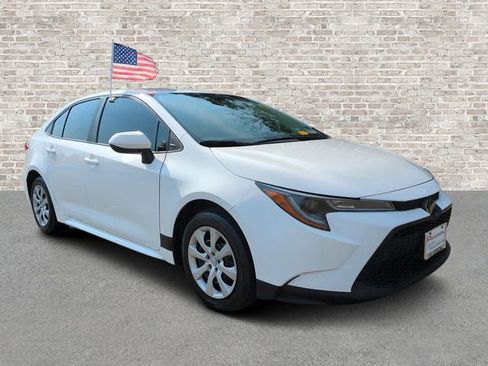 Used 2022 Toyota Corolla LE image 1