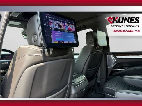 Used 2025 Cadillac Escalade Sport Platinum w/ LPO, Floor Liner Package AWD/4WD image 38