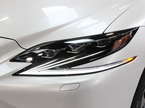 Used 2020 Lexus LS 500 w/ Luxury Package image 6