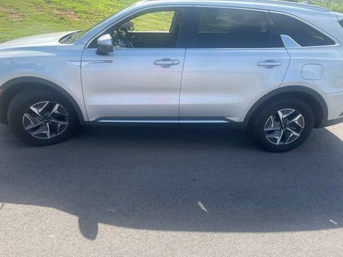 Used 2022 Kia Sorento S FWD image 6