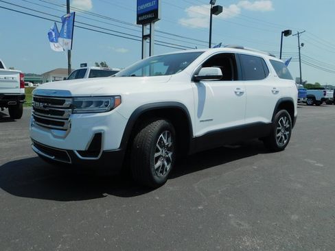 Used 2023 GMC Acadia SLE w/ Driver Convenience Package image 4