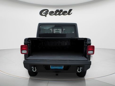 Used 2023 Jeep Gladiator Sport image 5