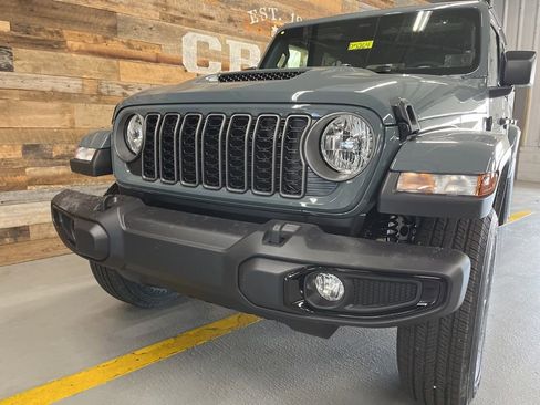 New 2026 Jeep Gladiator Sport image 13