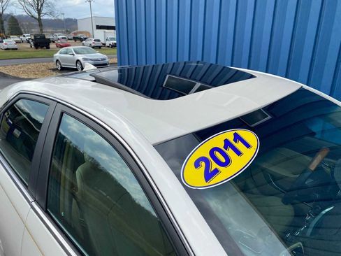 Used 2011 Cadillac CTS Luxury image 5