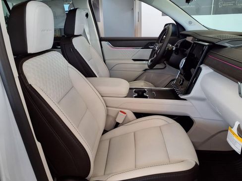 New 2026 GMC Acadia Denali w/ Super Cruise Package image 3