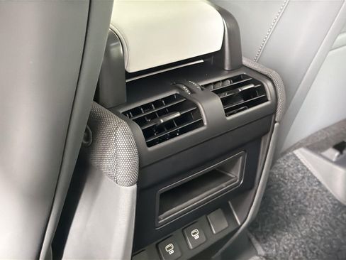 New 2025 Land Rover Defender 110 S image 28