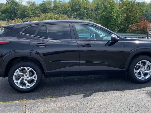 Certified 2024 Chevrolet Trax LS w/ LS Convenience Package FWD image 9