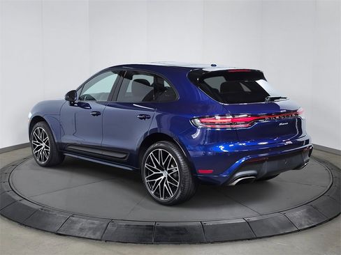 Used 2025 Porsche Macan image 9