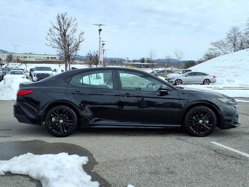 Certified 2025 Toyota Camry SE image 3