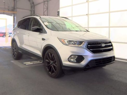 Used 2018 Ford Escape SE w/ SE Sport Appearance Package AWD/4WD image 2