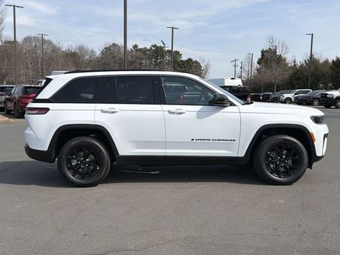 New 2026 Jeep Grand Cherokee Altitude image 13