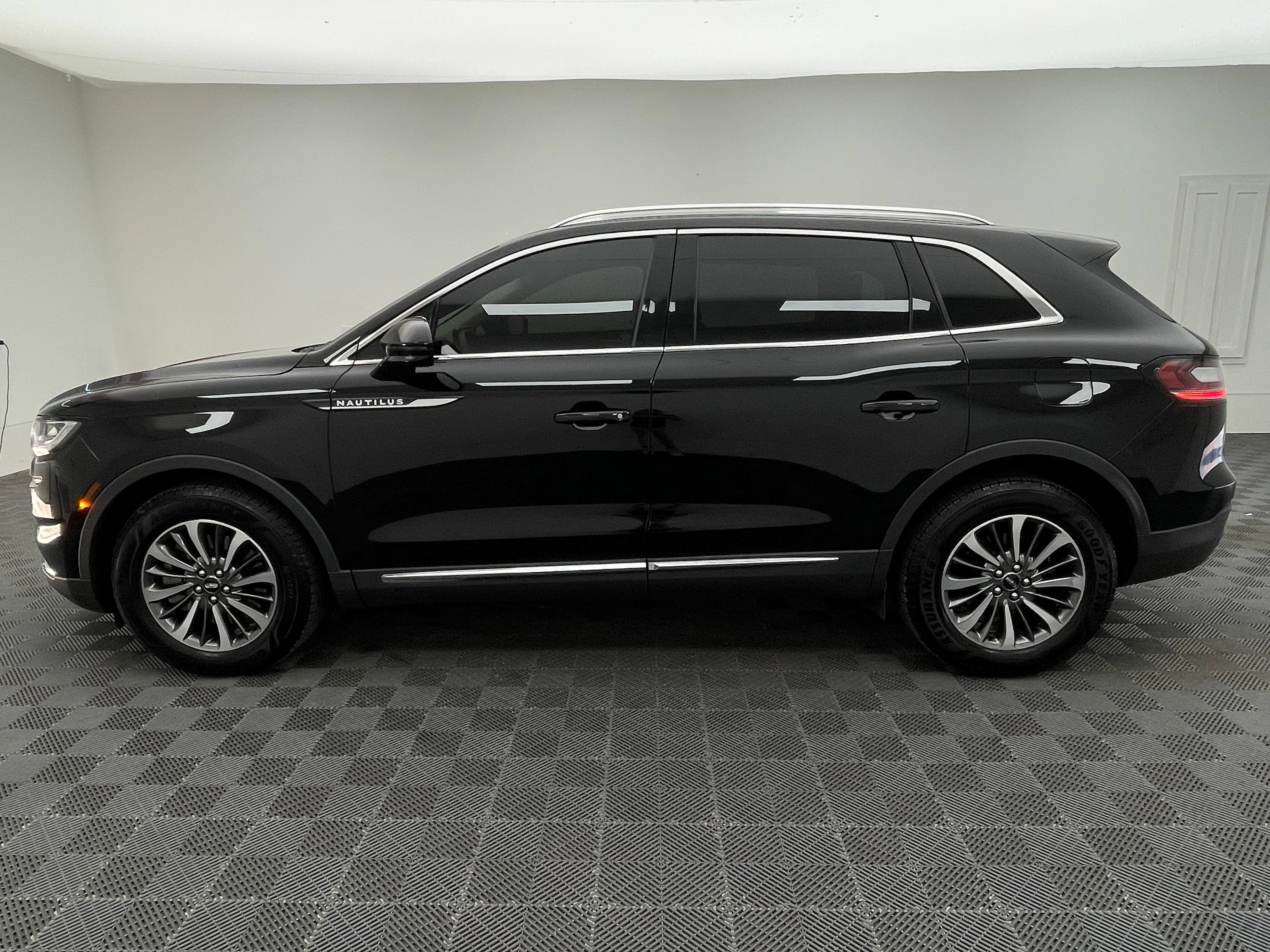 Used 2022 Lincoln Nautilus Reserve FWD image 15