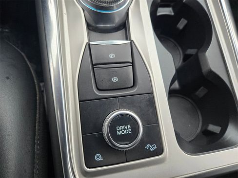 Used 2022 Ford Explorer XLT w/ Equipment Group 202A image 17