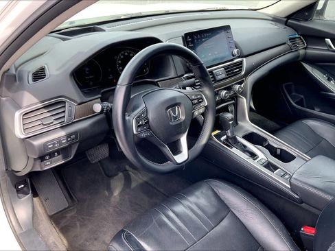 Used 2018 Honda Accord Touring image 18