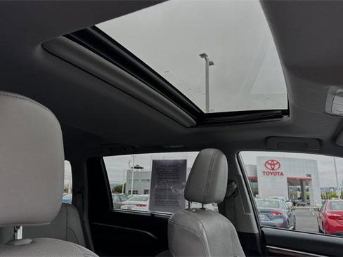 Certified 2016 Toyota Highlander Limited image 22