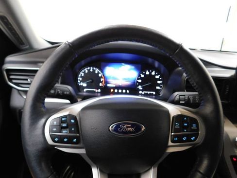 Used 2022 Ford Explorer XLT w/ Equipment Group 202A image 18