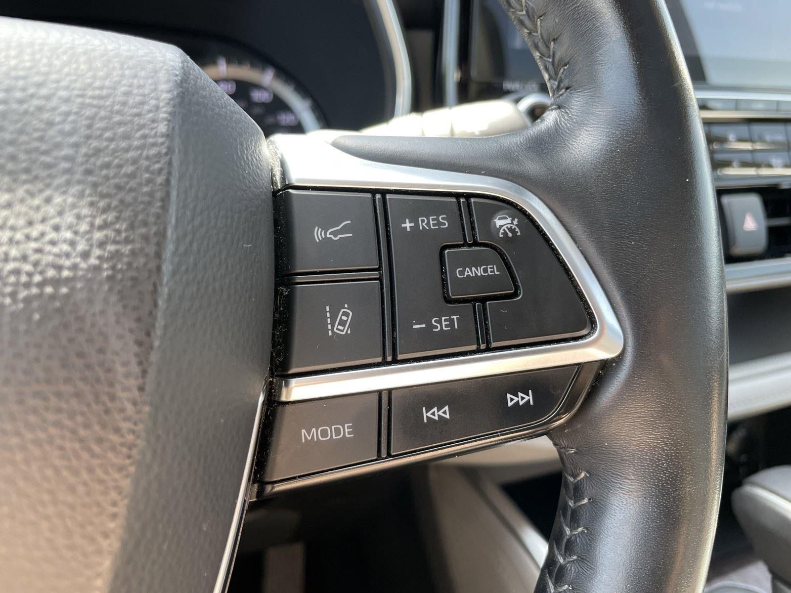 Used 2020 Toyota Highlander Limited FWD image 16