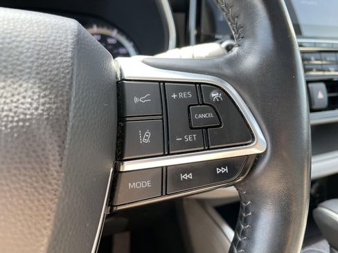 Used 2020 Toyota Highlander Limited FWD image 16