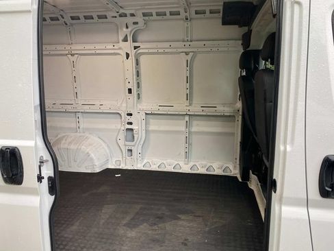 Used 2025 RAM ProMaster 2500 w/ Convenience Group FWD image 9
